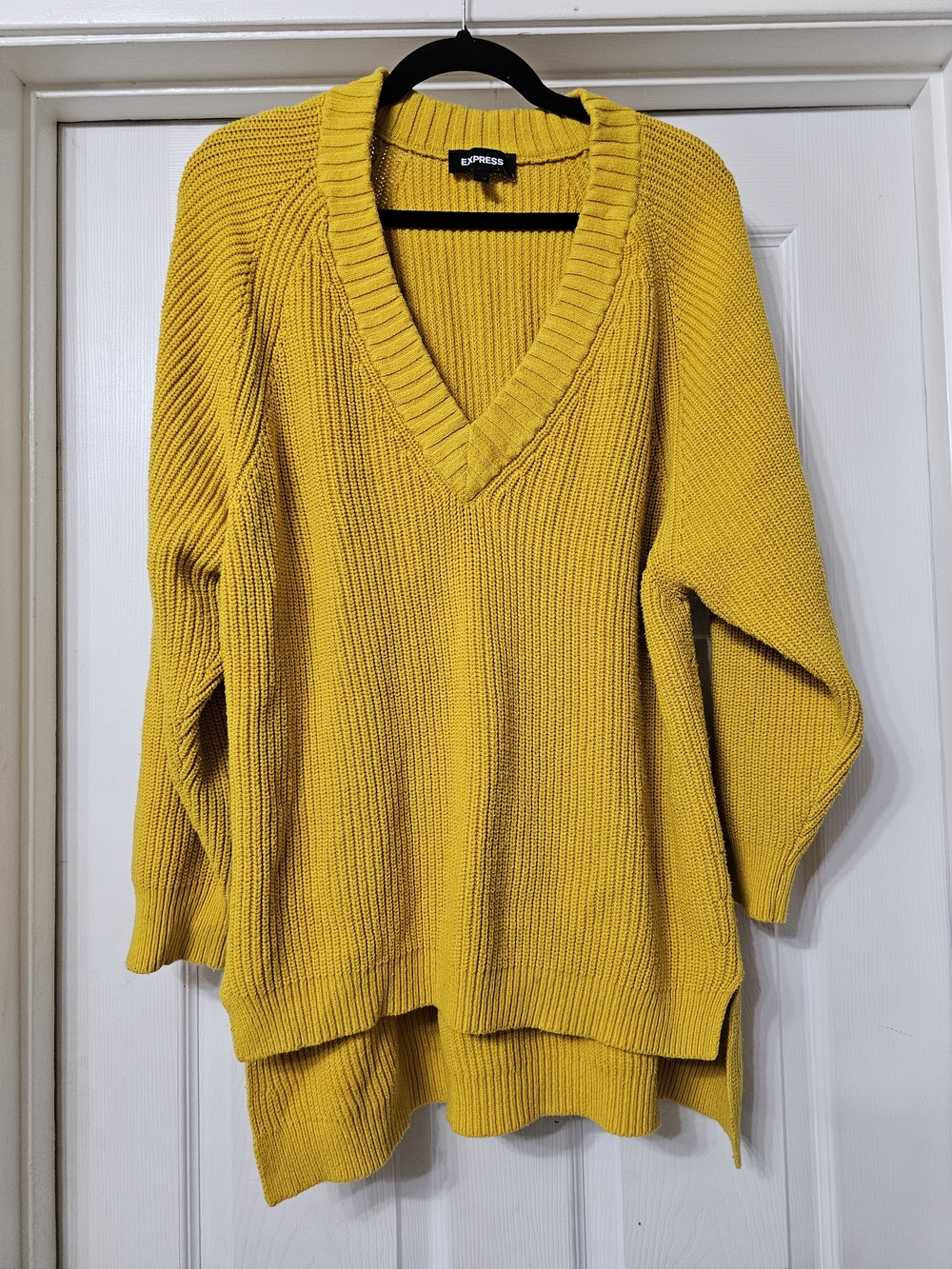 Express Oversized Women's Mustard V-Neck Ribbed Sweater